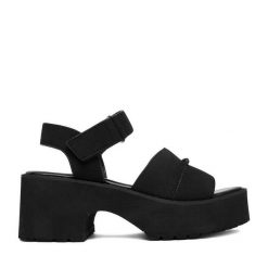 Sandały JENNY. Czarne sandały damskie Jenny, bez wzorów, bez obcasa, na słupku. Za 139.99 zł.