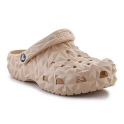 Klapki Crocs Classic Geometric Clog 209563-2DS beżowy. Brązowe klapki damskie bez wzorów, z materiału, bez obcasa. Za 374.47 zł.
