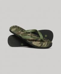 Superdry Klapki Logo z gumy – WOODLAND CAMO AOP. Zielone klapki damskie Superdry., z gumy. Za 90.55 zł.