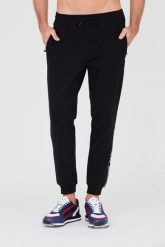 GUESS Czarne spodnie dresowe. Czarne spodnie dresowe męskie Guess, z aplikacjami, z dresówki. W wyprzedaży za 219.99 zł.