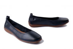 JOSEF SEIBEL 74801 133 525 Fenja 01 DS. indigo, baleriny damskie. Niebieskie baleriny damskie Josef Seibel, bez wzorów, ze skóry, bez obcasa. Za 379.90 zł.