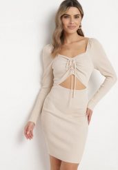 Beżowa Sukienka Mini z Prążkowanego Materiału z Wycięciem i Wiązaniem Cerdosja. Brązowe sukienki damskie Born2be, na imprezę, bez wzorów, z dzianiny, bez kołnierzyka, bez ramiączek, mini. Za 79.99 zł.