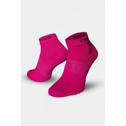 Bezszwowe skarpety oddychające Nessi Sportswear. Czerwone skarpetki damskie NESSI SPORTSWEAR, bez wzorów. Za 55.90 zł.