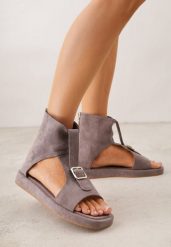 Szare Sandały w Stylu Botków z Ozdobną Klamrą Theaneasi. Szare sandały damskie Born2be, bez wzorów, z jeansu, bez obcasa, na płaskiej podeszwie. Za 99.99 zł.