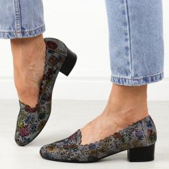 Niebieskie ażurowe czółenka damskie na obcasie M.Daszyński Sa200-1. Niebieskie czółenka damskie M.Daszyński, w ażurowe wzory, ze skóry, z okrągłym noskiem, bez obcasa, na obcasie. W wyprzedaży za 143.65 zł.