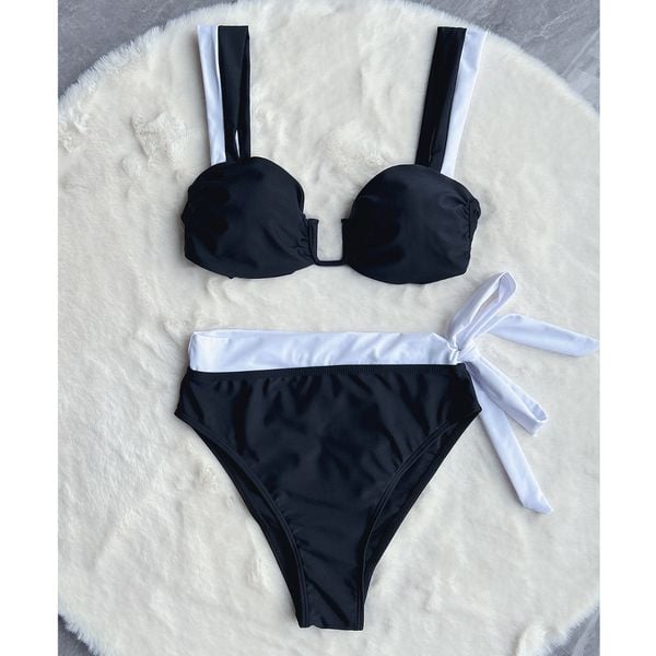 Strój kąpielowy dwuczęściowy z wiązaniem na plażę Ching. Czarne bikini damskie Intica, bez wzorów. Za 159.00 zł.