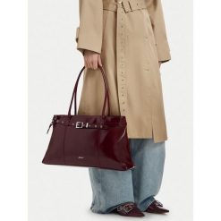 Torebka JENNY. Czerwone torebki klasyczne damskie Jenny, bez wzorów, bez dodatków. Za 149.99 zł.