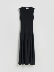 Sukienka maxi z plisowaniem - czarny. Czarne sukienki damskie Reserved, l, bez wzorów, z dzianiny, bez kołnierzyka, bez ramiączek, maxi, rozkloszowane. Za 199.99 zł.