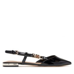 Sandały Guess. Czarne sandały damskie Guess, z aplikacjami, bez obcasa, na płaskiej podeszwie. Za 449.99 zł.