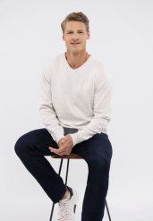 Sweter z dekoltem w serek S-STIG. Białe swetry męskie Volcano, m, bez wzorów, z bawełny, bez kołnierzyka. Za 139.99 zł.