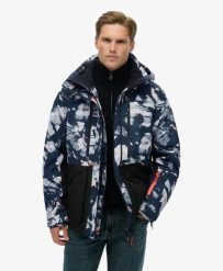 Superdry Kurtka narciarska Ultimate Freestyle — 20k wodoodporna, relaxed fit. Brązowe kurtki damskie Superdry., xl, bez wzorów, z nylonu, bez kaptura. Za 1,290.85 zł.