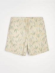 Szorty z motywem roślinnym z domieszka lyocellu - beżowy. Brązowe szorty męskie Sinsay, z lyocellu, bez kołnierzyka. Za 59.99 zł.