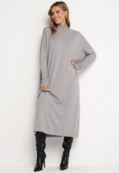 Jasnoszara Sweterkowa Sukienka z Golfem i Wiskozą o Pudełkowym Kroju Alirinna. Szare sukienki damskie Born2be, na co dzień, uniwersalny, z aplikacjami, z wiskozy, bez kołnierzyka, bez ramiączek, maxi. Za 54.99 zł.