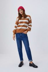 Jeansy mom fit granatowe. Niebieskie jeansy damskie MOODO, z podwyższonym stanem. W wyprzedaży za 38.99 zł.
