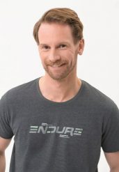 T-shirt w sportowym stylu T-ENDE. Szare t-shirty męskie Volcano, na zimę, m, bez wzorów, z bawełny, bez kołnierzyka. Za 69.99 zł.