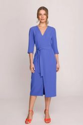 Elegancka sukienka midi z dekoltem V i rozcięciem niebieska. Niebieskie sukienki damskie Stylove, do pracy, na lato, xl, bez wzorów, biznesowe, bez kołnierzyka, bez ramiączek, midi, ołówkowe. Za 389.00 zł.