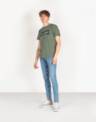 Pepe Jeans T-shirt "Andres" | PM507727 | Andres | Mężczyzna | Zielony. Zielone t-shirty męskie Pepe Jeans, m, bez wzorów, z bawełny, bez kołnierzyka. W wyprzedaży za 99.00 zł.