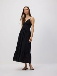 Ażurowa sukienka maxi - czarny. Czarne sukienki damskie Reserved, l, w ażurowe wzory, z bawełny, bez kołnierzyka, bez ramiączek, maxi, rozkloszowane. W wyprzedaży za 59.99 zł.
