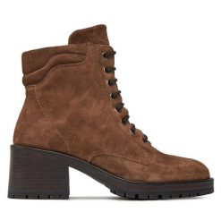 Botki Tamaris. Brązowe botki damskie Tamaris, bez obcasa, na słupku, bez zapięcia. Za 479.99 zł.