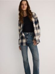 Bawełniana koszula w kratę - granatowy. Niebieskie koszule damskie Reserved, l, bez wzorów, z bawełny, bez kołnierzyka, bez ramiączek. W wyprzedaży za 79.99 zł.