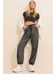 Trend Alacati Spodnie dresowe w kolorze antracytowym rozmiar: S. Czarne spodnie dresowe damskie Trend Alacati, s, bez wzorów, z bawełny. Za 52.17 zł.