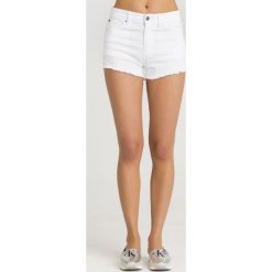 SZORTY JEANSOWE Armani Exchange. Białe szorty damskie Armani Exchange, z aplikacjami, z bawełny. Za 251.40 zł.