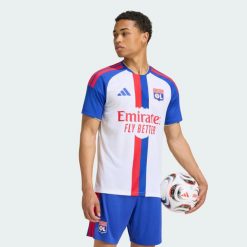 Koszulka podstawowa Olympique Lyonnais 26/27. Białe t-shirty sportowe męskie Adidas, l, z materiału, bez ramiączek, do piłki nożnej, climacool (adidas). Za 439.00 zł.