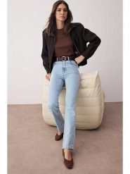 Trendyol Dżinsy - Straight fit - w kolorze błękitnym rozmiar: 38. Niebieskie jeansy damskie Trendyol, z podwyższonym stanem. Za 129.95 zł.