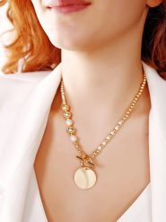 Atelier MIU Pozłacany naszyjnik z elementem ozdobnym - dł. 45 cm rozmiar: onesize. Białe naszyjniki damskie atelier MIU, pozłacane. Za 43.99 zł.