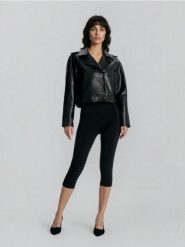 Bawełniane legginsy capri - czarny. Czarne legginsy damskie Sinsay, l, bez wzorów, z bawełny. Za 19.99 zł.