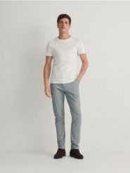 T-shirt slim fit - złamana biel. T-shirty męskie Reserved, l, bez wzorów, z bawełny, bez kołnierzyka. Za 69.99 zł.