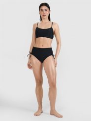 4F Góra od bikini damska - czarna L. Czarne bikini damskie 4f, bez wzorów. W wyprzedaży za 39.99 zł.