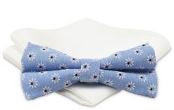 Błękitna Mucha Męska w Kwiaty -ALTIES- z Białą Poszetką, Matowa, Motyw Florystyczny. Niebieskie krawaty i muchy męskie Alties, bez wzorów, eleganckie. Za 54.00 zł.