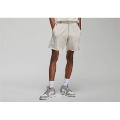Spodnie sportowe męskie Nike Air Jordan Essential. Białe spodnie sportowe męskie Nike, z bawełny. Za 324.00 zł.