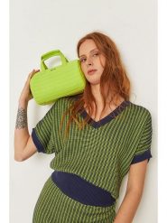 SKFK Torebka "Beuda" w kolorze jasnozielonym rozmiar: onesize. Zielone torebki klasyczne damskie SKFK, bez wzorów, z materiału, pikowane, bez dodatków. Za 208.99 zł.