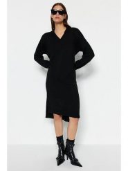 Trendyol Sukienka w kolorze czarnym rozmiar: M. Czarne sukienki damskie Trendyol, m, bez wzorów, bez kołnierzyka, bez ramiączek, midi. Za 73.99 zł.