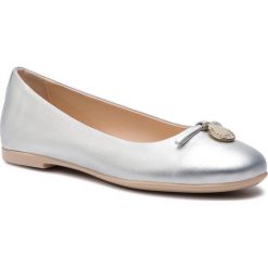 Baleriny EMPORIO ARMANI - XXD001 XON04 00520 Silver. Szare baleriny damskie Emporio Armani, bez wzorów, ze skóry, bez obcasa. W wyprzedaży za 549.00 zł.