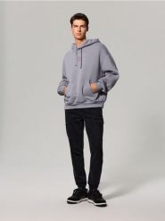 Jeansy jogger cargo z efektem sprania - czarny. Czarne jeansy męskie Sinsay. Za 69.99 zł.