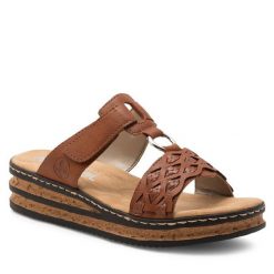 Klapki Rieker. Brązowe klapki damskie Rieker, bez wzorów, bez obcasa. Za 289.99 zł.