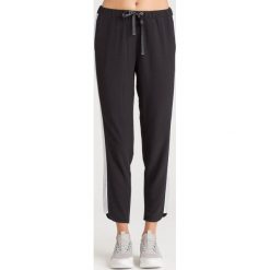 SPODNIE DRESOWE LIU JO SPORT. Czarne spodnie dresowe damskie Liu Jo Sport, l, z dresówki. Za 353.40 zł.