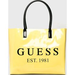 Guess Jeans - Torebka. Żółte shopper bag damskie Guess Jeans, z aplikacjami, z jeansu, do ręki, duże, z nadrukiem, bez dodatków. W wyprzedaży za 199.90 zł.