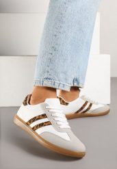 Biało-Panterkowe Sneakersy Typu Kultowe Tenisówki Zdobione Przeszyciami Remiana. Białe trampki i tenisówki damskie Renee, z aplikacjami, z jeansu. Za 69.99 zł.