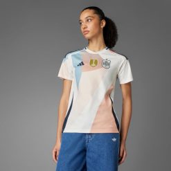 Koszulka piłkarska damska ADIDAS Hiszpania 2025 wyjazdowa. Bluzki damskie Adidas, l, bez wzorów, sportowe, bez kołnierzyka, bez ramiączek. Za 459.99 zł.