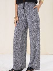 Wiskozowe spodnie wide leg w panterkę - wielobarwny. Spodnie materiałowe damskie Sinsay, bez wzorów, z wiskozy. Za 39.99 zł.