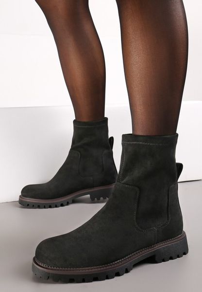 Czarne Botki za Kostkę z Imitacji Zamszu Silvano. Czarne botki damskie Renee, za kostkę, bez obcasa, na płaskiej podeszwie, bez zapięcia. Za 79.99 zł.