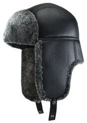 Czapka z Nausznikami, Czarna Błyszcząca z Ekoskóry, Zimowa z Kożuchem, Ciepła, Męska -JAREK. Czarne czapki męskie Jarek, na zimę, bez wzorów. Za 165.00 zł.