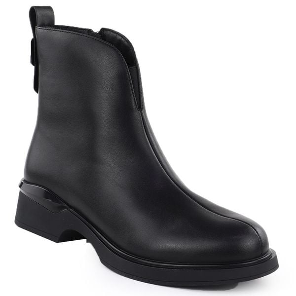 Skórzane botki damskie ocieplane czarne T.Sokolski Z25-36. Czarne botki damskie T.Sokolski, ze skóry, bez obcasa, bez zapięcia. Za 259.99 zł.