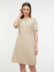 Orsay Sukienka w kolorze beżowym rozmiar: 40. Brązowe sukienki damskie ORSAY, bez wzorów, bez kołnierzyka, bez ramiączek, mini. Za 100.99 zł.
