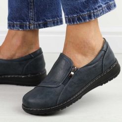 Granatowe półbuty damskie Potocki 90308. Niebieskie półbuty damskie POTOCKI, bez wzorów, ze skóry, eleganckie, z okrągłym noskiem, bez obcasa. Za 129.00 zł.