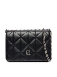 Calvin Klein Torebka Quilted Mini Chain Bag LV04F3321G Czarny. Czarne torebki klasyczne damskie CALVIN KLEIN, bez wzorów, ze skóry, bez dodatków. Za 449.99 zł.